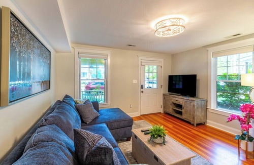 West Annapolis House | Walking distance to Navy Stadium! No cleaning fees!