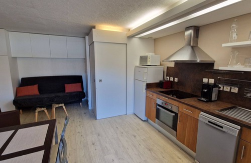 Le Pradet Apartment | Walking distance to the beach Air-conditioned T2 apartment in Le Pradet- Swimming pool, tennis court