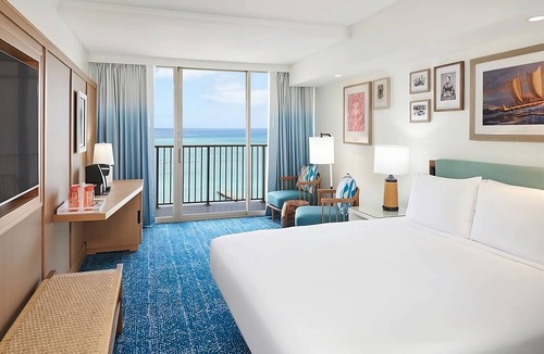 Waikiki Hotel | Walking Distance To The Beach! 2 Modish Units, Ocean Front, Pets Allowed, Pool!