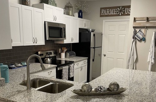 National Hills Apartment | Walking distance to The Masters!