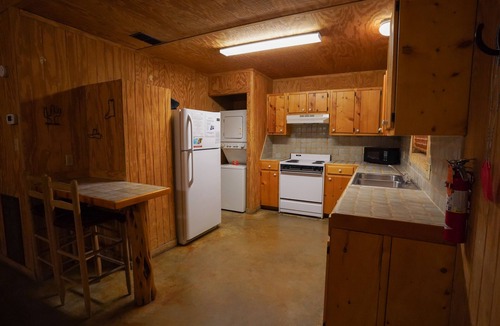 Sabinal Cabin | Walking distance to the Frio River, access to shared pool