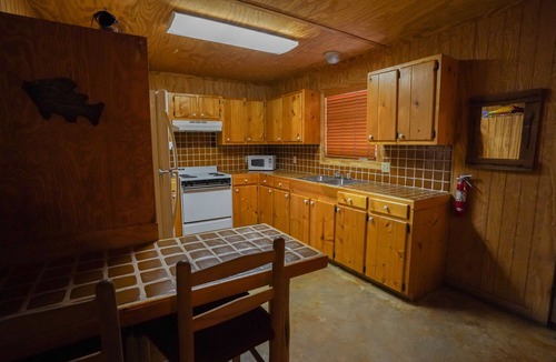 Sabinal Cabin | Walking distance to the Frio River, access to shared pool