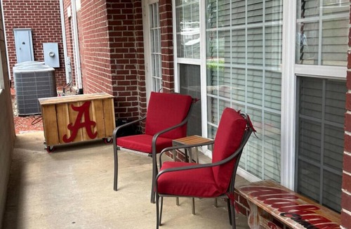 Tuscaloosa Condo | Walking Distance to UA Campus and Stadium at Houndstooth
