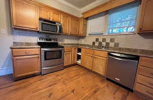 Cleveland House | Walking Downtown,Fabulous 1800sqft 2/2 with a loft room house huge kitchen charm