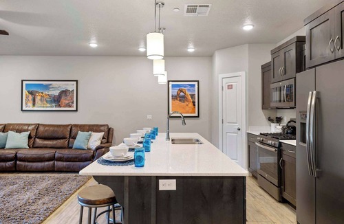 St. George Condo | Walking on Sunshine Ground Level