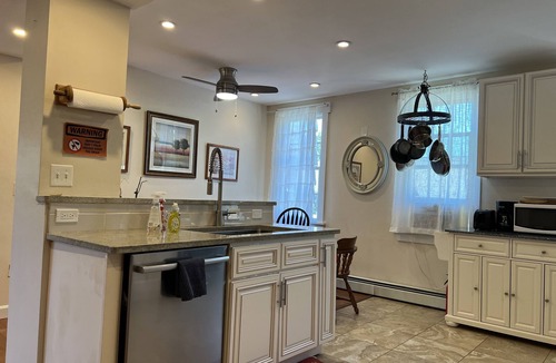 Blackstone Apartment | Walking to Brown,RISD, downtown, East Side