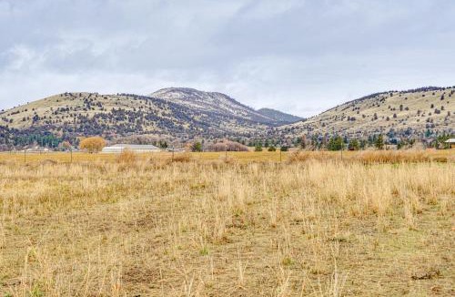 Dairy Apartment | Walking Trail On-Site Tranquil Klamath Falls Apt!