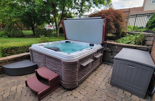 Stillwater Apartment | Walkout basement with bar and hot tub!