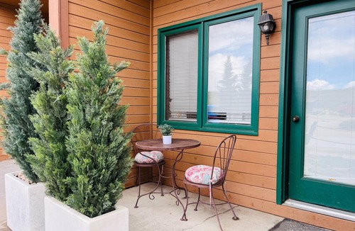 Granby Condo | Walkout King Suite ~ Pet Friendly + Hot Tubs
