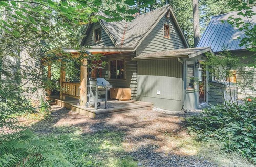 Mount Hood Village Cabin | Wallace Cottage