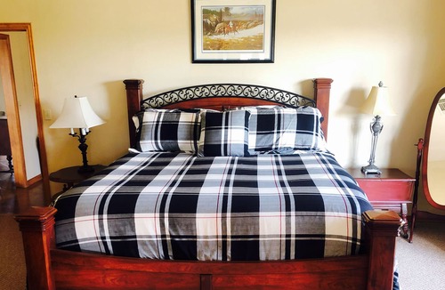Canyon House | Wallace Ranch w/arena, corrals, fire pit, pool table, outdoor shower & HOT TUB!