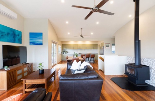 Mollymook House | Wallace Waves in Mollymook