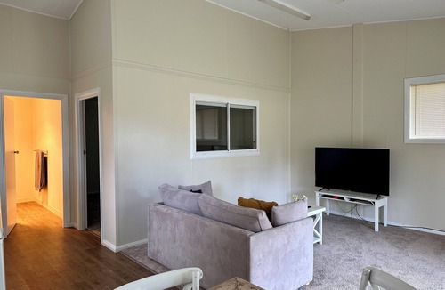 White Rock Bed & Breakfast | Wallaroi Guest Home