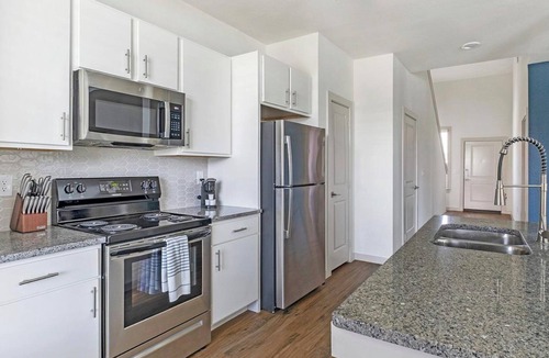 Waller Apartment | Waller 3BD/2.5BA 1 - Three Bedroom Apartment, Sleeps 6