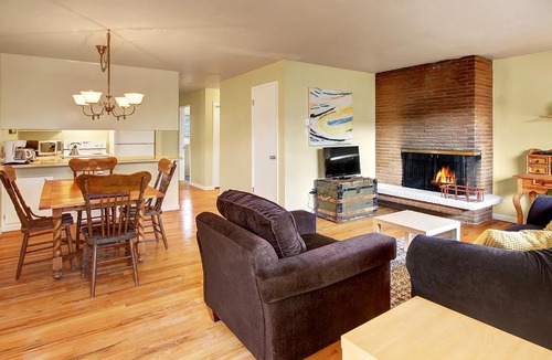 Fremont Apartment | Wallingford Suite 6