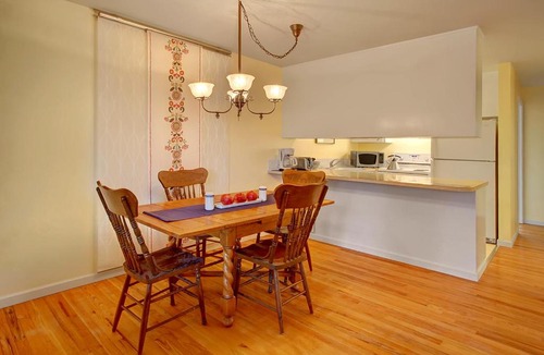 Fremont Apartment | Wallingford Suite 6