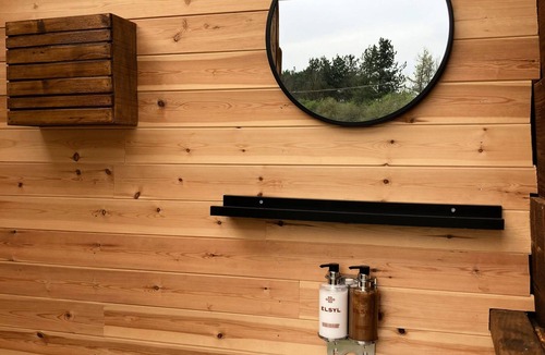 Brackley Cabin | Walltree House Glamping - Cozy Glamping experience