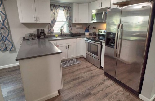 Hawley Villa | Wally`s Compound | Rent 3 Adjacent Properties!