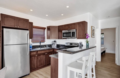 North Beach Apartment | WALNUT # 1 · Waves on Walnut - Beach access