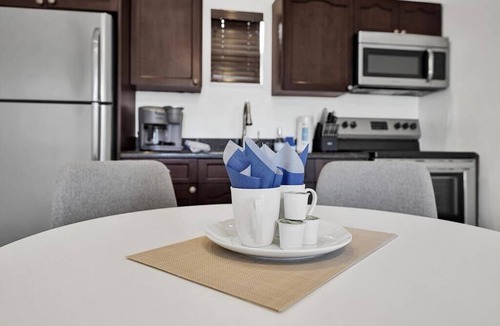 North Beach Apartment | WALNUT # 2 · Waves On Walnut -Beach access