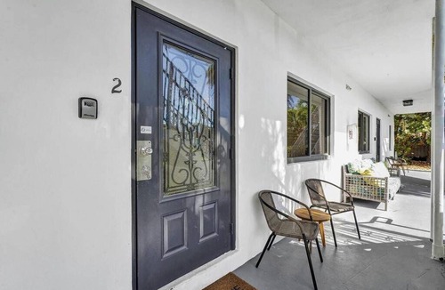 North Beach Apartment | WALNUT # 2 · Waves On Walnut -Beach access