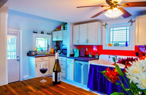 Devon House | Walnut Beach Escape Fenced Oasis Yard