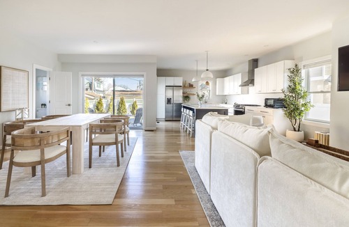 Devon House | Walnut Beach Luxury House with Private Beach Access