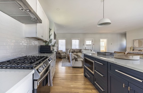 Devon House | Walnut Beach Luxury House with Private Beach Access