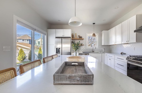 Devon House | Walnut Beach Luxury House with Private Beach Access