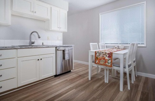 Hillsboro House | Walnut Bungalow East