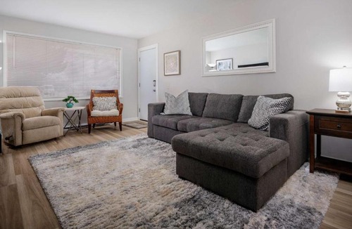 Hillsboro House | Walnut Bungalow East