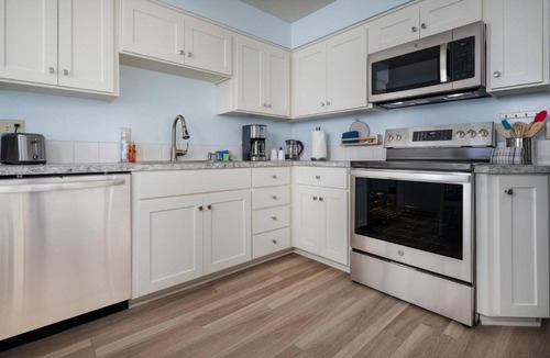 Hillsboro House | Walnut Bungalow West