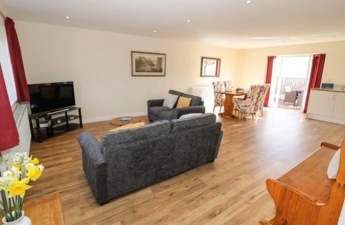 Ardens Grafton House | Walnut Cottage