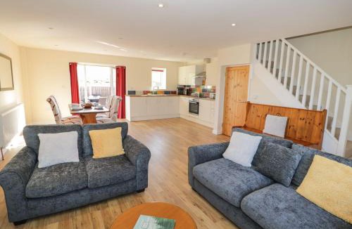 Ardens Grafton House | Walnut Cottage