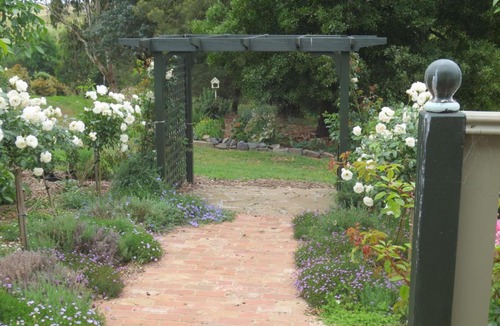 Koorooman House | Walnut Cottage via Leongatha