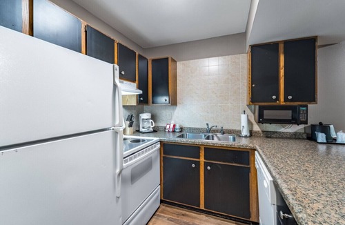 Rib Mountain Bed & Breakfast | Walnut Fireside Deluxe Suite @ the Inn