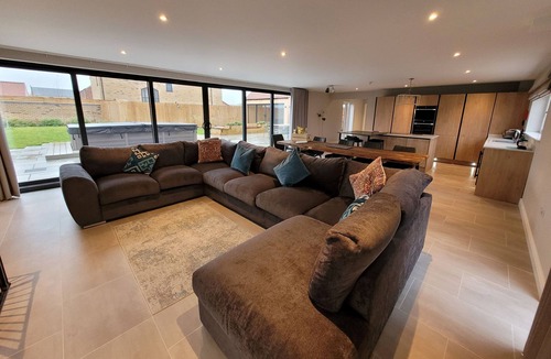 Dunholme House | Walnut House, Ashlin Farm Barns