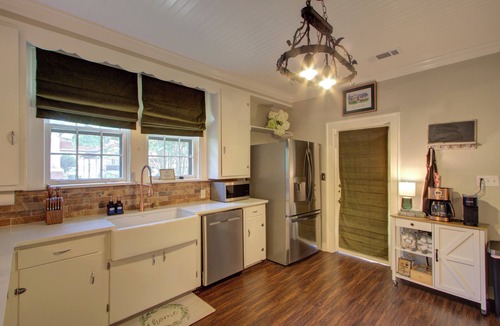 Texarkana House | Walnut Manor - Business Casual - Families Welcome