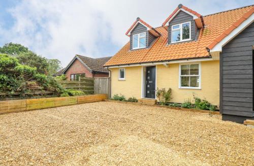 Attleborough House | Walnut Shade