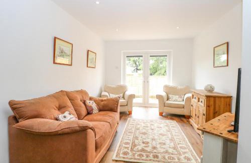 Attleborough House | Walnut Shade