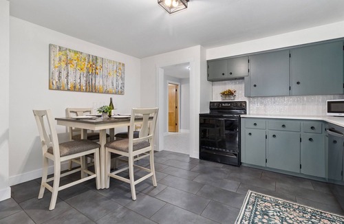 Windsor House | Walnut Street Retreat | Downtown, Dog Friendly