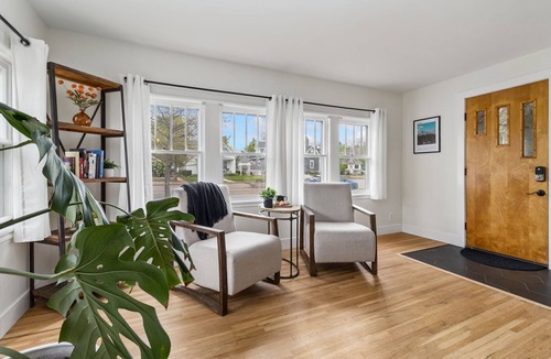 Windsor House | Walnut Street Retreat | Downtown, Dog Friendly