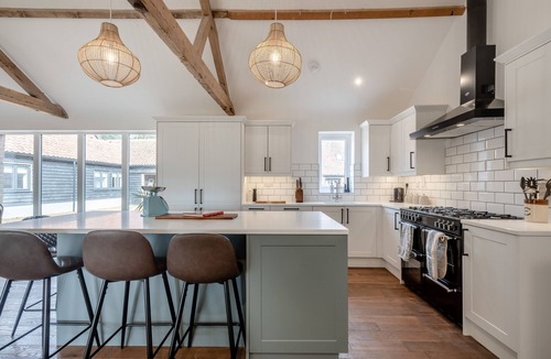 Foxley House | Walnut Tree Barn - Four Bedroom House, Sleeps 8