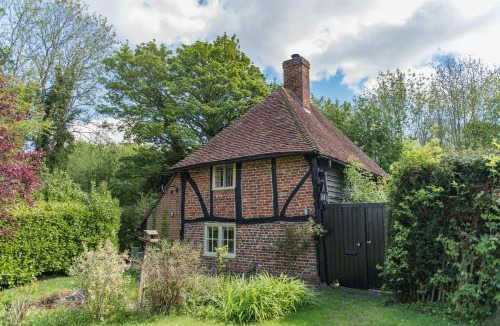 Faversham House | Walnut Tree Cottage by Bloom Stays