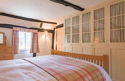 Faversham House | Walnut Tree Cottage by Bloom Stays