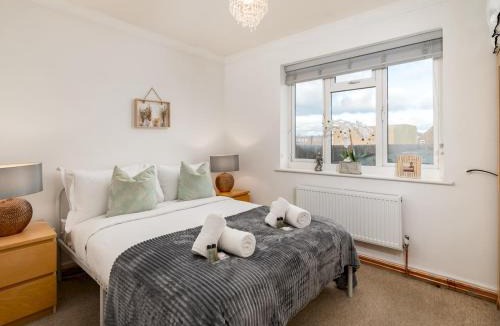 Lacey Green Apartment | Walters Ash Hideaway Flat - Pass the Keys