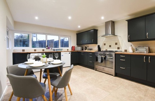 Shirrell Heath House | Waltham`s Bungalow | Spacious 3 Bedroom