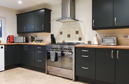 Shirrell Heath House | Waltham`s Bungalow | Spacious 3 Bedroom