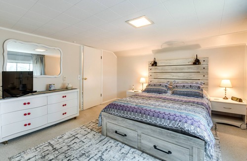 Walworth House | Walworth Home w/Hot Tub - Near Golf Courses!