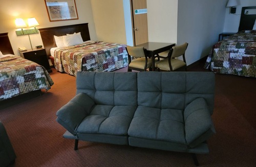 Wamego Hotel | Wamego Inn and Suites